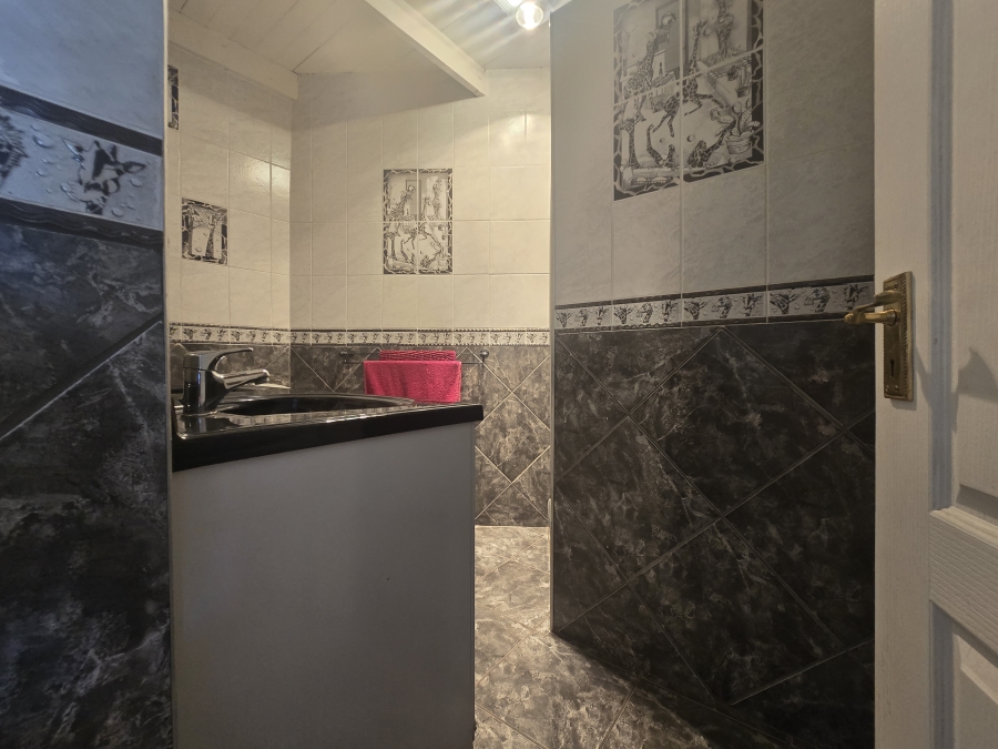 4 Bedroom Property for Sale in Lindequesdrif North West